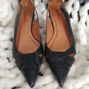 Naturalizer black leather pointed toe flats